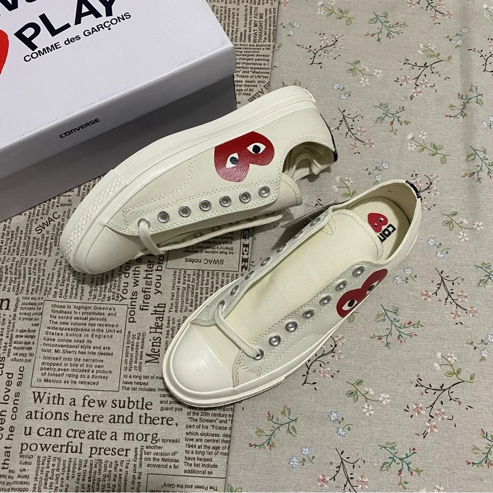 Comme des Garcons PLAY x Converse Low Top Sneakers - Picture 3 of 10